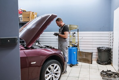 Замена радиатора и термостата на BMW 3