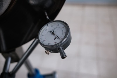 проверка биения тормозных дисков BMW