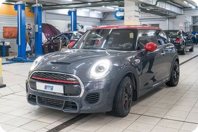 Mini Cooper JCW колодки и тормозная жидкость