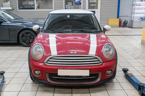 Замена амортизаторов и ступицы на MINI Cooper R56