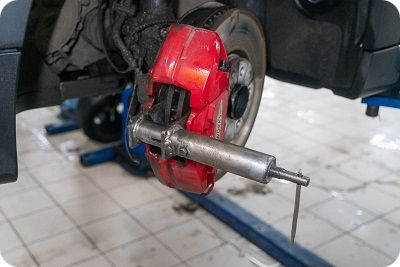 Mini Cooper JCW колодки и тормозная жидкость