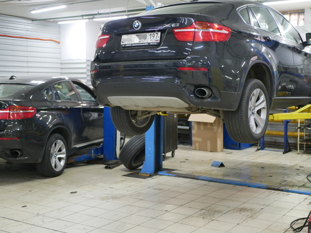 Замена передних тормозных дисков и колодок BMW X6 xDrive 35i E71 N55B30.jpg