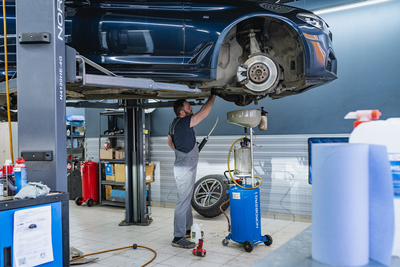 Обслуживание трансмиссии и замена рулевых тяг на BMW G30