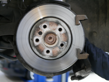 Замена тормозных дисков и колодок BMW 523i F10.jpg