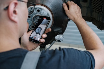 проверка биения тормозных дисков BMW