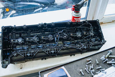 Замена клапанной крышки и обслуживание впуска BMW G02