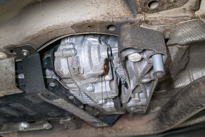 На очередное ТО к нам приехал владелец эффектного внедорожника BMW G07 xDrive 30d с двигателем B57d30. Согласно рекомендациям производителя, и с учетом пробега автомобиля, мы выполнили диагностику, заменили моторное масло, масляный фильтр, воздушные и салонные фильтры. Кроме того, подошло время для замены топливного фильтра и трансмиссионного масла в редукторах и раздаточной коробке.