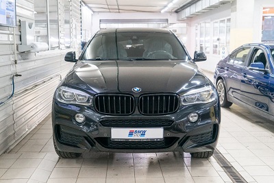 В наш автотехцентр часто обращаются владельцы резвых BMW X6 для выполнения диагностики и планового обслуживания. На этот раз к нам приехал эффектный BMW F16 для проведения необходимых работ, связанных с обслуживанием трансмиссии и подвески.