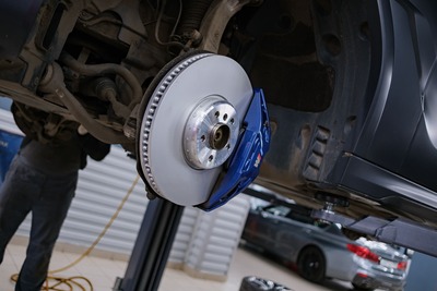 BMW G06 диски колодки