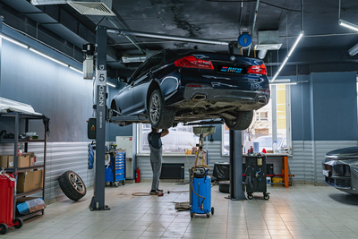 Обслуживание трансмиссии и замена рулевых тяг на BMW G30