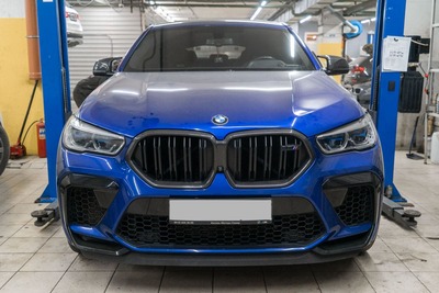 Профилактика и замена колодок на BMW X6 M Competition