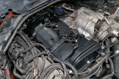 Замена клапанной крышки и вакуумного насоса в BMW F20