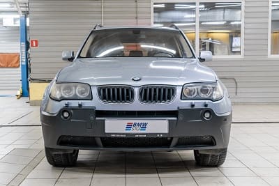 Стильные BMW X3 привлекают автолюбителей спортивным характером и дизайном. Эти автомобили оснащаются достаточно надежной тормозной системой, и при должном обслуживании не подводят своих владельцев.