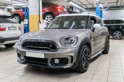 Замена передних колодок на MINI Cooper Countryman SD