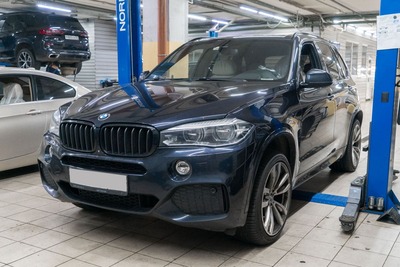 Замена стоек стабилизатора в BMW X5 F15