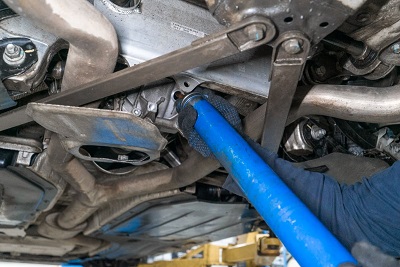 На очередное ТО к нам приехал владелец эффектного внедорожника BMW G07 xDrive 30d с двигателем B57d30. Согласно рекомендациям производителя, и с учетом пробега автомобиля, мы выполнили диагностику, заменили моторное масло, масляный фильтр, воздушные и салонные фильтры. Кроме того, подошло время для замены топливного фильтра и трансмиссионного масла в редукторах и раздаточной коробке.